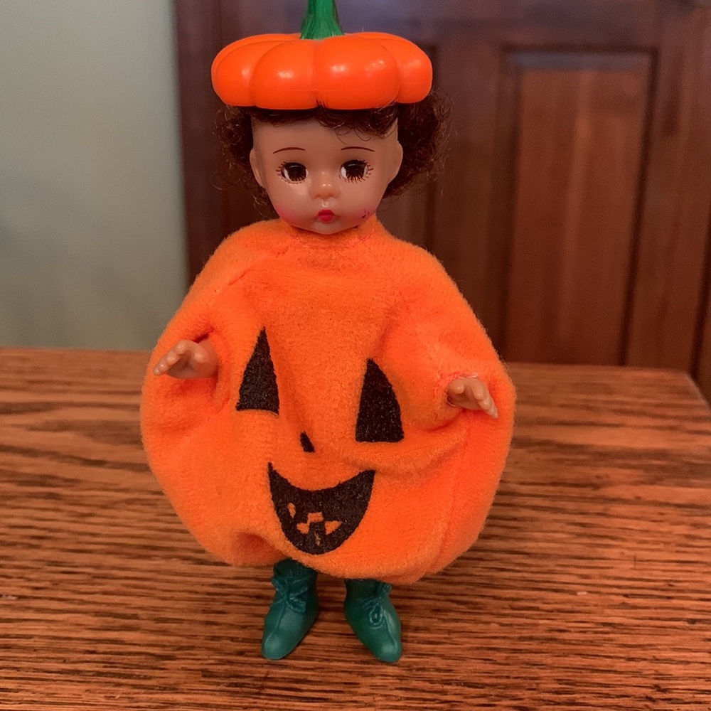 Madame Alexander Doll In Pumpkin Costume